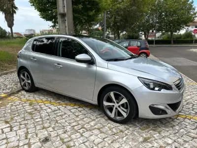 Vendo Peugeot 308 2015 - 8900 EUR, 210000 km - AUTO.MOTO.pt