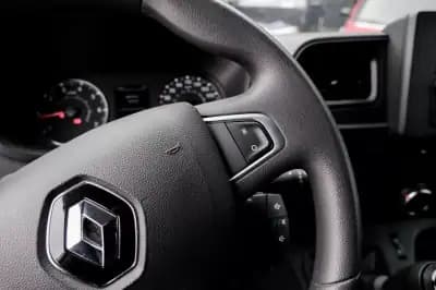 Vendo Renault Master 2023 - 22750 EUR, 166000 km - AUTO.MOTO.pt