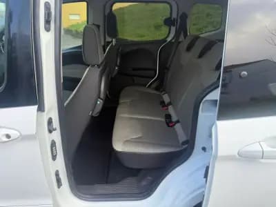 Vendo Ford Tourneo Courier 2019 - 9900 EUR, 133000 km - AUTO.MOTO.pt