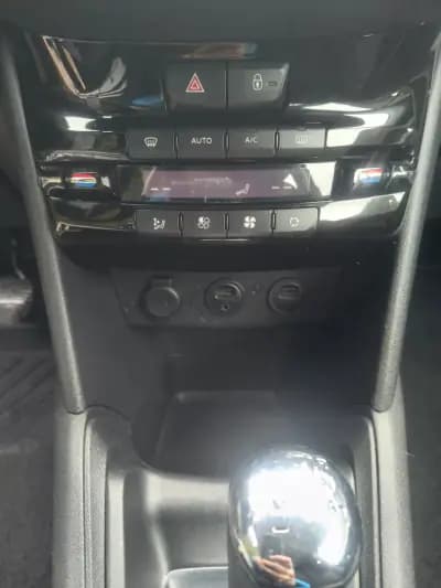 Vendo Peugeot 208 2013 - 8900 EUR, 157000 km - AUTO.MOTO.pt