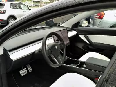 Vendo Tesla Model 3 2020 - 30400 EUR, 105371 km - AUTO.MOTO.pt