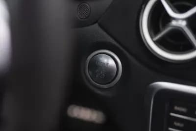 Vendo Mercedes-Benz CLA 200 2018 - 22900 EUR, 168433 km - AUTO.MOTO.pt