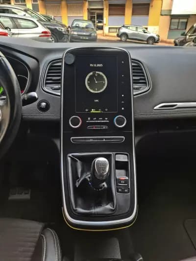 Vendo Renault Grand Scénic 2017 - 13990 EUR, 140000 km - AUTO.MOTO.pt