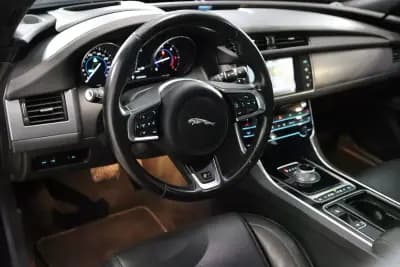 Vendo Jaguar XF 2016 - 25900 EUR, 63375 km - AUTO.MOTO.pt