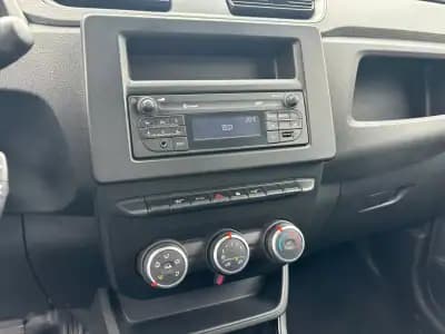 Sell Renault Express 2021 - 13990 EUR, 106000 km - AUTO.MOTO.pt