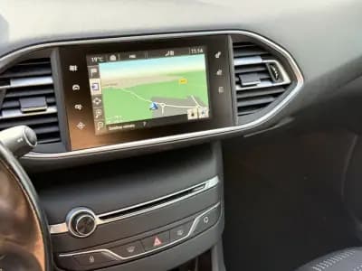 Sell Peugeot 308 SW 2015 - 9900 EUR, 107000 km - AUTO.MOTO.pt