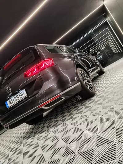 Vendo Volkswagen Passat Variant 2021 - 20750 EUR, 132592 km - AUTO.MOTO.pt
