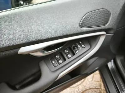 Sell Volvo V40 Cross Country 2017 - 18500 EUR, 100000 km - AUTO.MOTO.pt