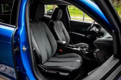 Vendo Peugeot e-2008 2021 - 20850 EUR, 59500 km - AUTO.MOTO.pt