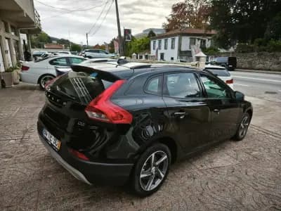Sell Volvo V40 Cross Country 2017 - 18500 EUR, 100000 km - AUTO.MOTO.pt