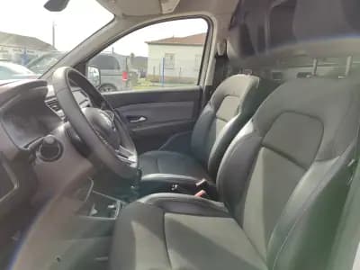 Vendo Renault Express 2022 - 15867 EUR, 72000 km - AUTO.MOTO.pt