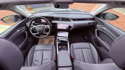 Sell Audi e-tron Sportback 2020 - 31990 EUR, 80000 km - AUTO.MOTO.pt