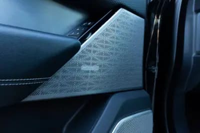 Vendo Land Rover Range Rover Velar 2019 - 52900 EUR, 115000 km - AUTO.MOTO.pt