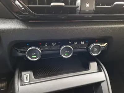 Sell Citroën C4 2022 - 16490 EUR, 55721 km - AUTO.MOTO.pt