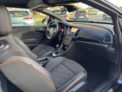 Vendo Opel Cascada 2018 - 16900 EUR, 128000 km - AUTO.MOTO.pt