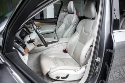 Sell Volvo XC 90 2016 - 24990 EUR, 206775 km - AUTO.MOTO.pt