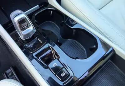 Sell Volvo XC 40 2022 - 28990 EUR, 100300 km - AUTO.MOTO.pt