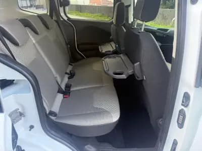 Vendo Ford Tourneo Courier 2019 - 9900 EUR, 133000 km - AUTO.MOTO.pt