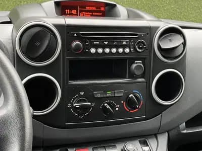 Sell Peugeot Partner 1.6 BlueHdi 3 Lug 2018 - 9800 EUR, 200000 km - AUTO.MOTO.pt