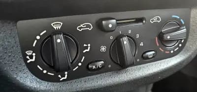 Vendo Citroën C2 2005 - 3999 EUR, 200000 km - AUTO.MOTO.pt