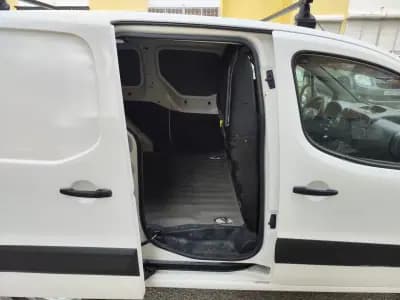 Vendo Peugeot Partner 2010 - 5480 EUR, 286000 km - AUTO.MOTO.pt