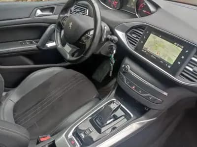 Vendo Peugeot 308 2019 - 12990 EUR, 77000 km - AUTO.MOTO.pt