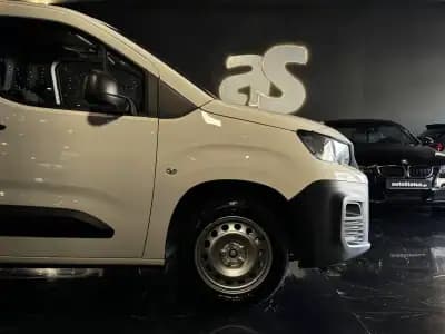 Vendo Peugeot Partner 2021 - 14990 EUR, 81900 km - AUTO.MOTO.pt