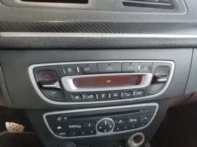 Vendo Renault Mégane Coupe 2010 - 18950 EUR, 157000 km - AUTO.MOTO.pt