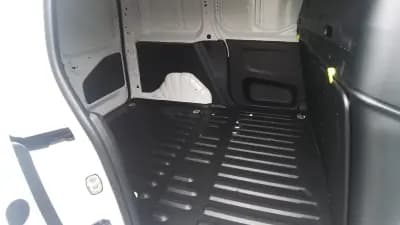 Vendo Peugeot Partner 2021 - 14750 EUR, 120590 km - AUTO.MOTO.pt