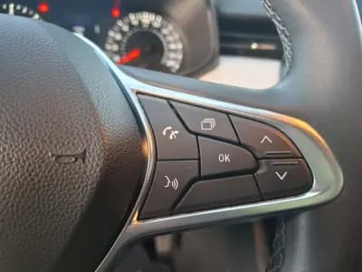 Vendo Renault Clio 2023 - 19990 EUR, 21500 km - AUTO.MOTO.pt