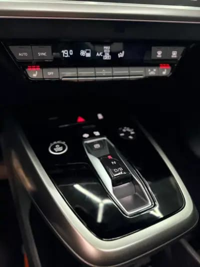 Vendo Audi Q4 e-tron 2021 - 27750 EUR, 142000 km - AUTO.MOTO.pt