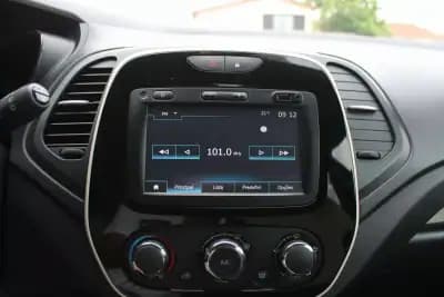 Vendo Renault Captur 2017 - 13750 EUR, 136000 km - AUTO.MOTO.pt