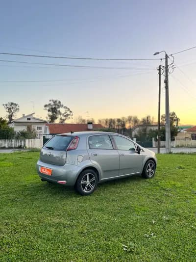 Sell Fiat Punto 2013 - 6300 EUR, 177250 km - AUTO.MOTO.pt