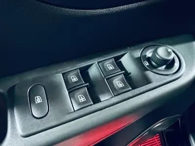 Sell Renault Captur 2016 - 11990 EUR, 114588 km - AUTO.MOTO.pt