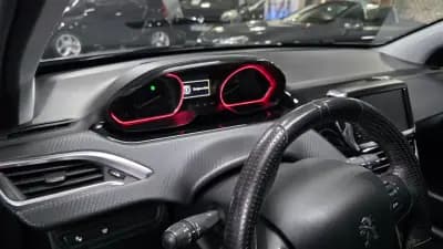 Vendo Peugeot 2008 2018 - 12990 EUR, 144000 km - AUTO.MOTO.pt