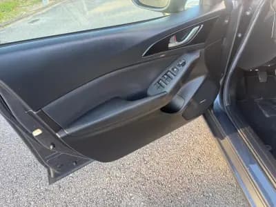 Vendo Mazda 3 2016 - 9800 EUR, 223000 km - AUTO.MOTO.pt