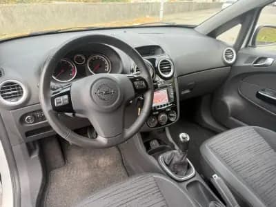 Vendo Opel Corsa 2014 - 6450 EUR, 161000 km - AUTO.MOTO.pt