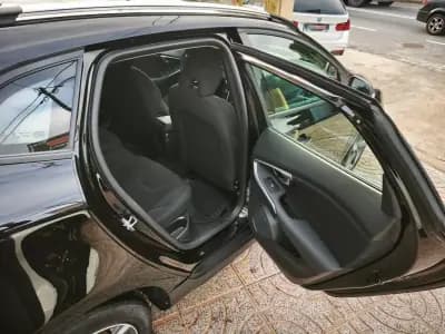 Sell Volvo V40 Cross Country 2017 - 18500 EUR, 100000 km - AUTO.MOTO.pt