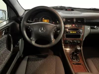 Vendo Mercedes-Benz C 180 2003 - 6900 EUR, 210000 km - AUTO.MOTO.pt