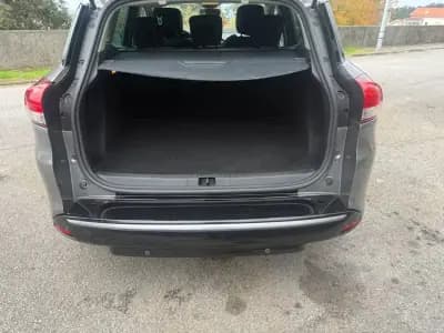 Vendo Renault Clio Sport Tourer 2014 - 7890 EUR, 179000 km - AUTO.MOTO.pt