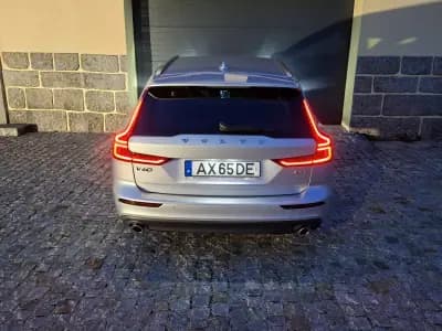 Sell Volvo V60 2018 - 23990 EUR, 117041 km - AUTO.MOTO.pt
