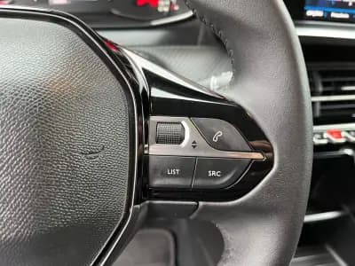 Vendo Peugeot 208 2023 - 13750 EUR, 62065 km - AUTO.MOTO.pt