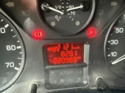 Vendo Citroën Berlingo 2015 - 8900 EUR, 221000 km - AUTO.MOTO.pt