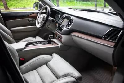 Sell Volvo XC 90 2016 - 24990 EUR, 206775 km - AUTO.MOTO.pt