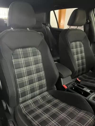 Vendo Volkswagen Golf 2015 - 18900 EUR, 147980 km - AUTO.MOTO.pt