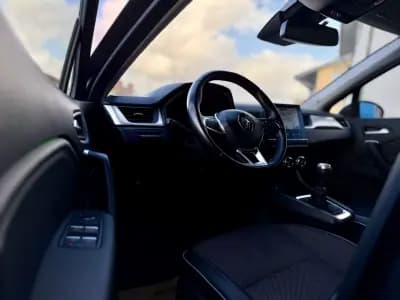 Vendo Renault Captur 2024 - 18950 EUR, 53000 km - AUTO.MOTO.pt