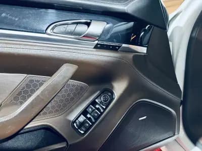 Sell Porsche Panamera 2015 - 43990 EUR, 110565 km - AUTO.MOTO.pt