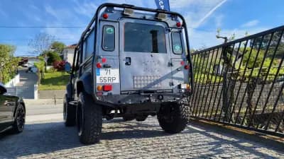 Vendo Land Rover Defender 2001 - 35000 EUR, 81787 km - AUTO.MOTO.pt