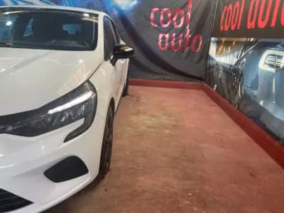 Vendo Renault Clio 2022 - 17899 EUR, 38000 km - AUTO.MOTO.pt