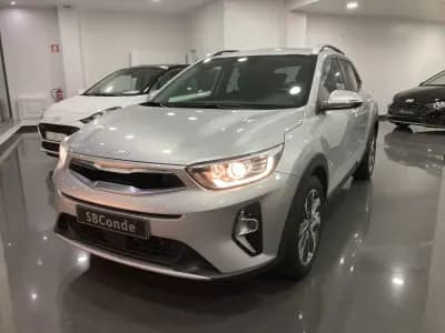 Vendo Kia Stonic 2024 - 19950 EUR, 21450 km - AUTO.MOTO.pt